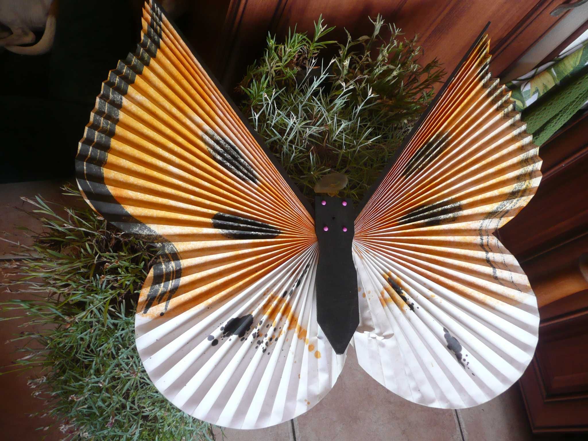 Ozdoba na okno balkon OGROMNY motyl z papieru