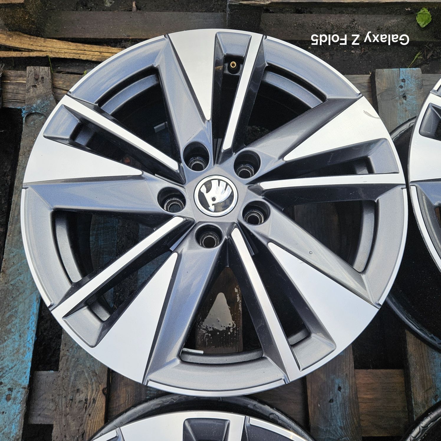 Alufelgi 17 Skoda Octavia Karoq Superb Yeti Kamiq VW Seat 5x112 ET45