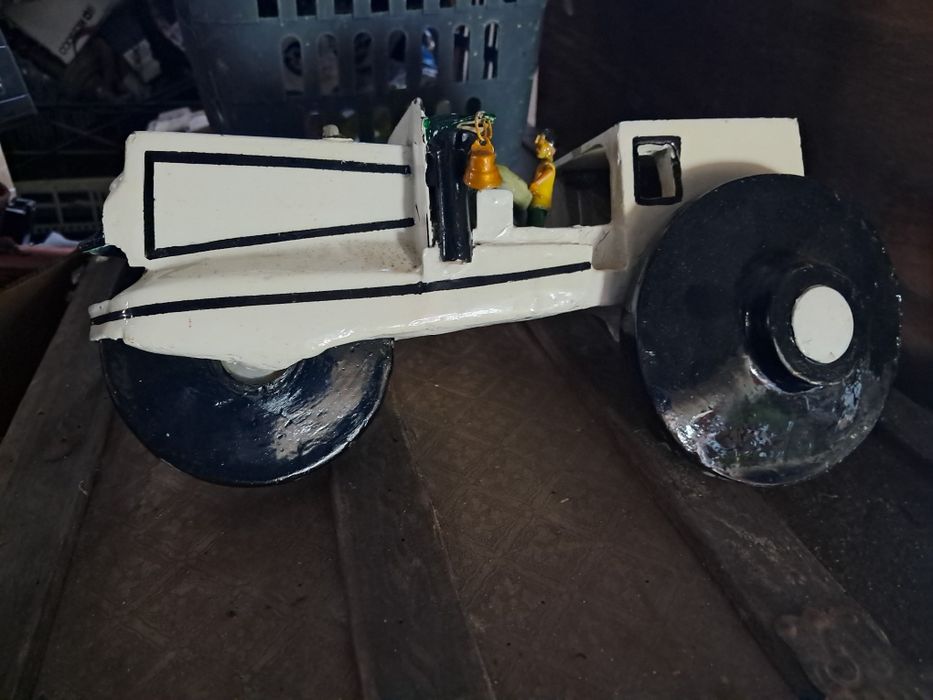 Locomotiva em brinquedo para restaurar