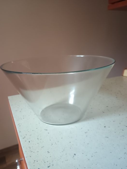 Szklana miska sałatkowa Ikea