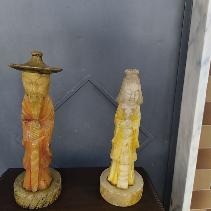 Casal de Monges asiático em pedra sabão