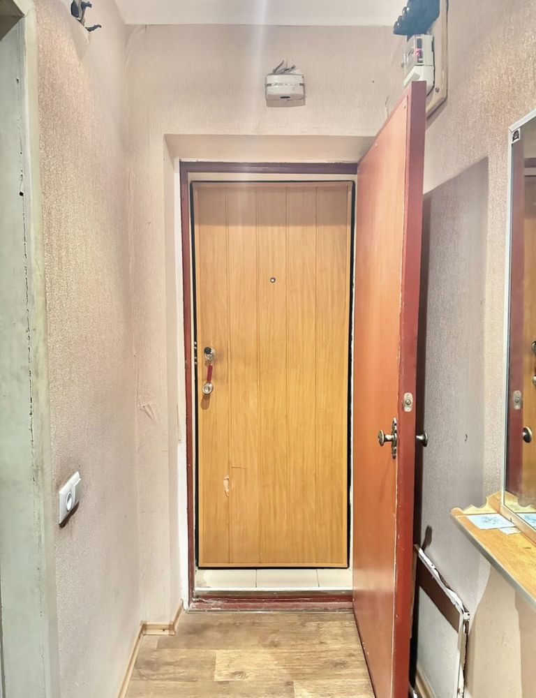Продам комнату в 3-комн кв район ТЦ ,,Украина,,