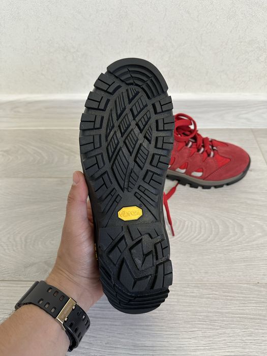 кросівки (трекери) OLANG