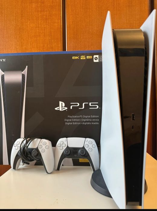 Playstation 5 (ps5) + 4 jogos + 2 comandos