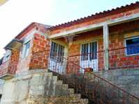 Casa de 2 pisos p/ recuperar em Abaças / Vila Real
