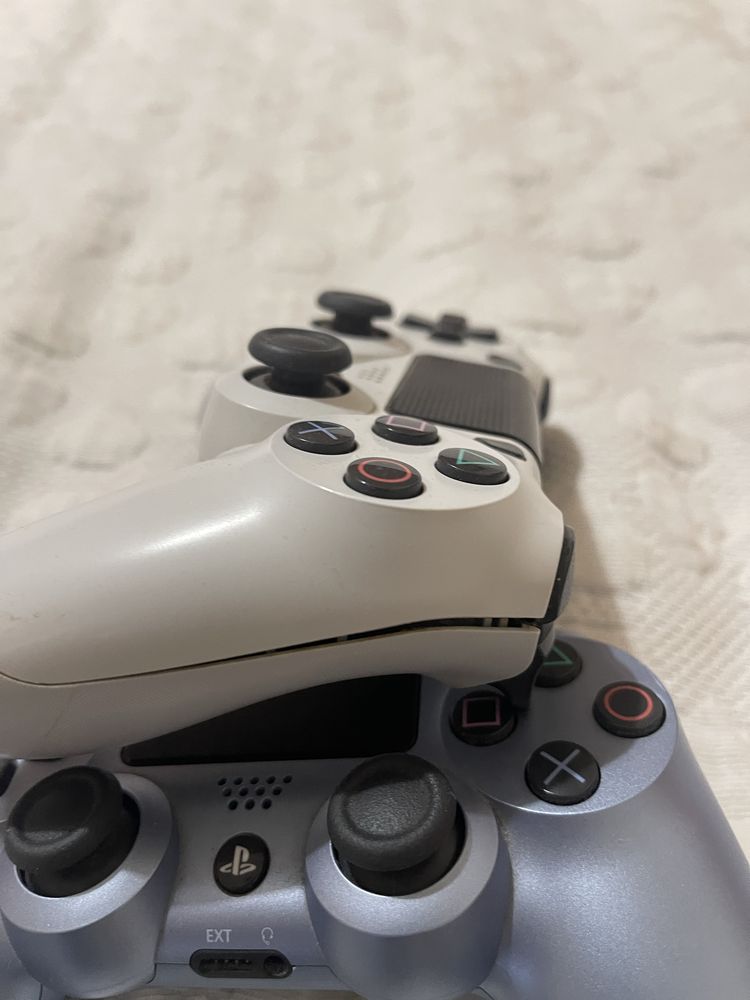 PS4 500GB + comandos.