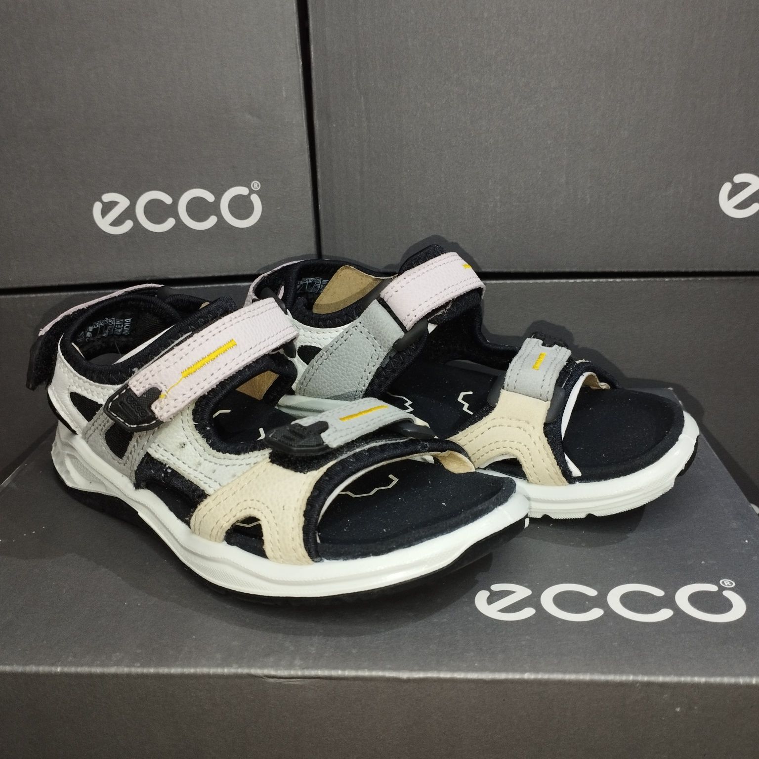 25-37. Сандалі Ecco X-Trinsic K