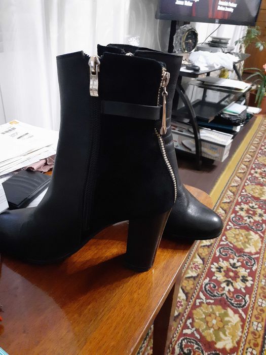 Продам ботильйоны кожа