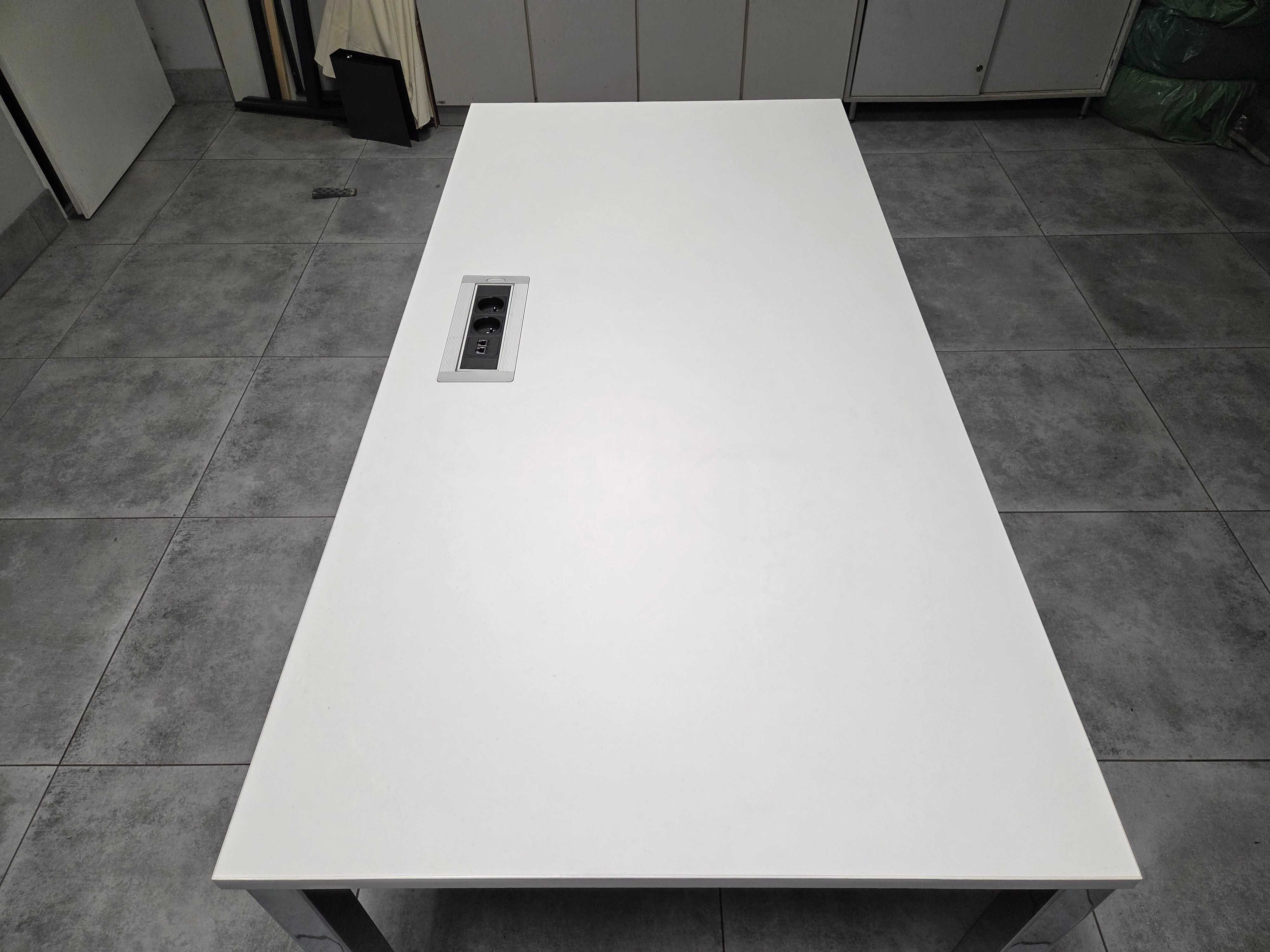 Biurko białe 160x80 + gniazdo przewodów