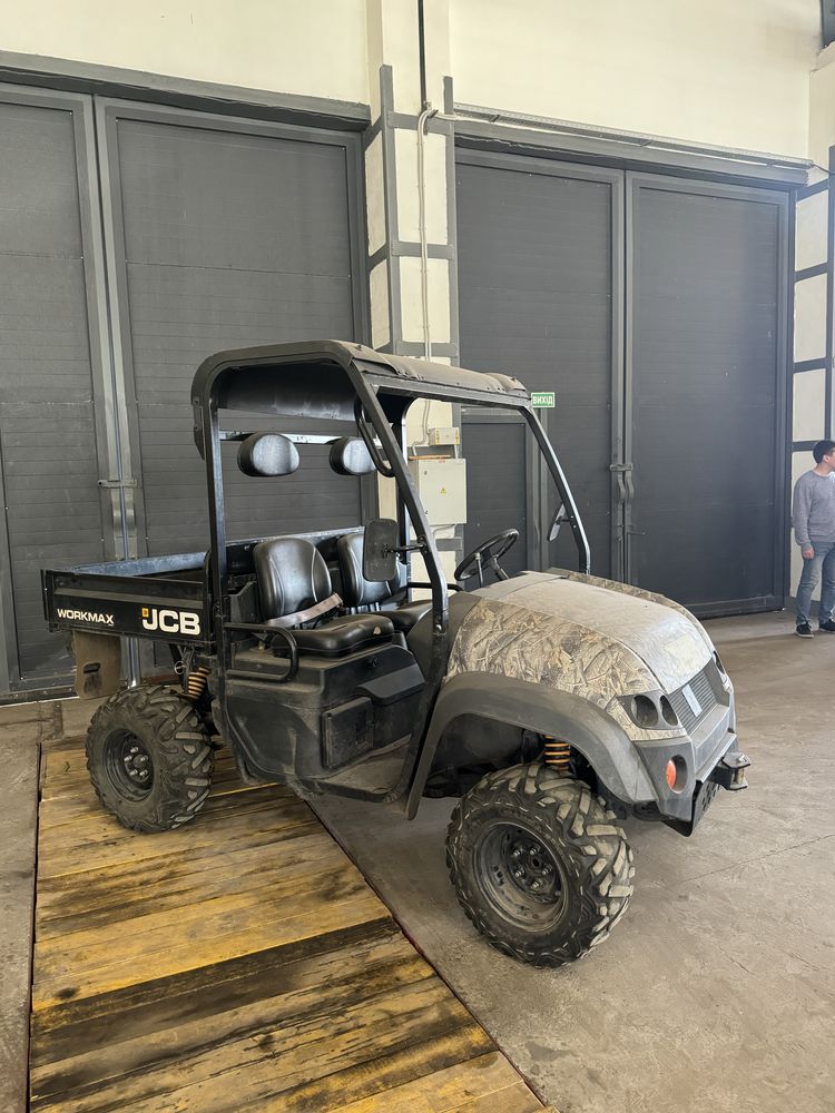 Позашляховий автомобіль JCB Workmax 800 D