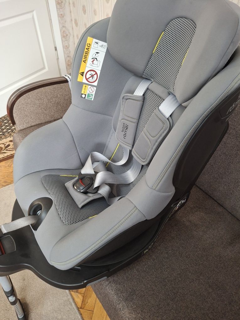 Fotelik samochodowy Britax dualfix M i-size isofix 61-105cm 0-18kg