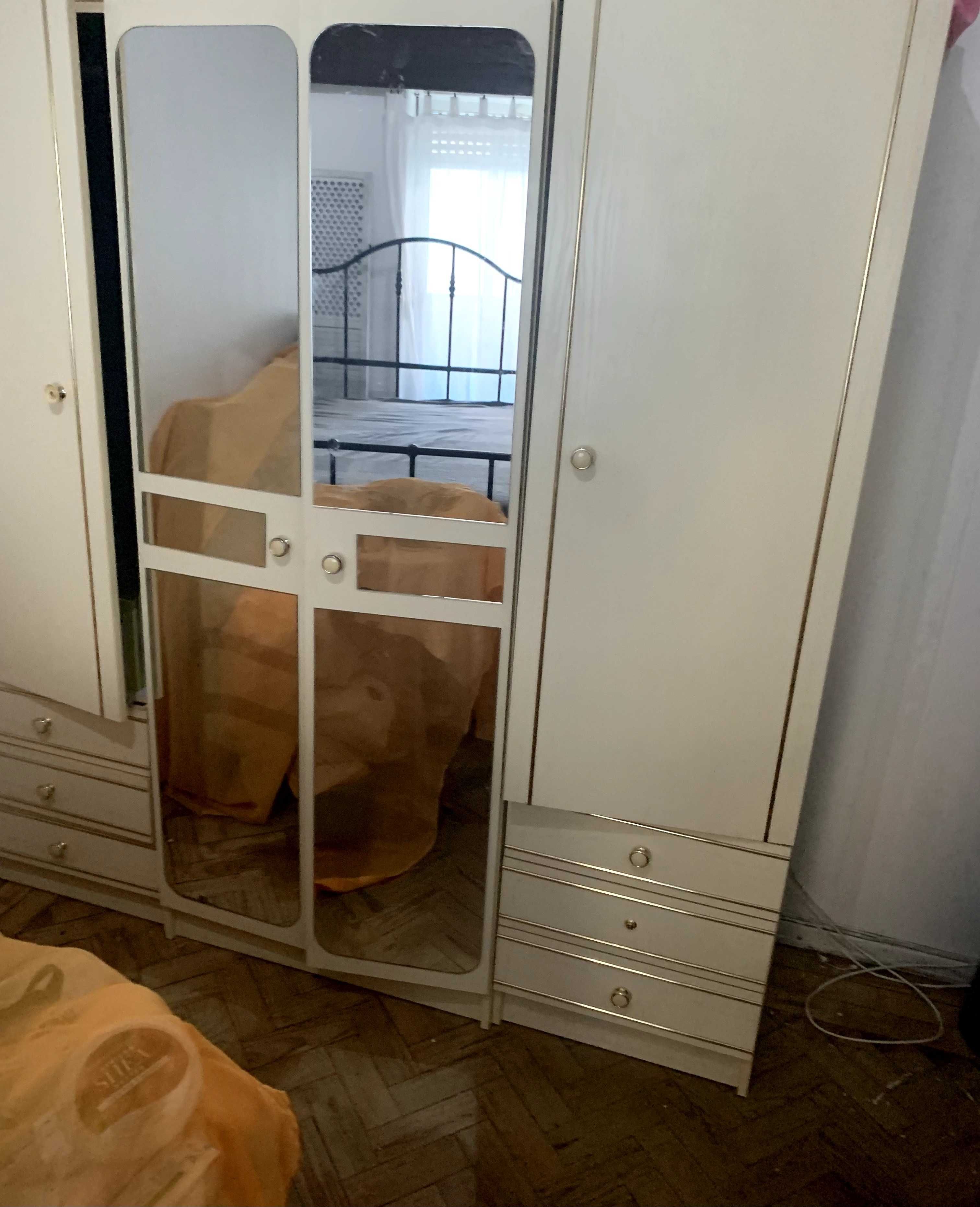 Clearance: Rouperio/Cômoda grande/Large dresser