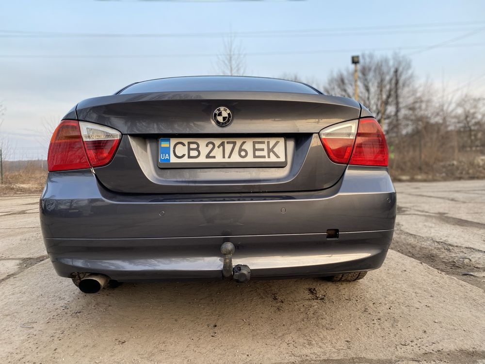 BMW E90 2005 року випуску