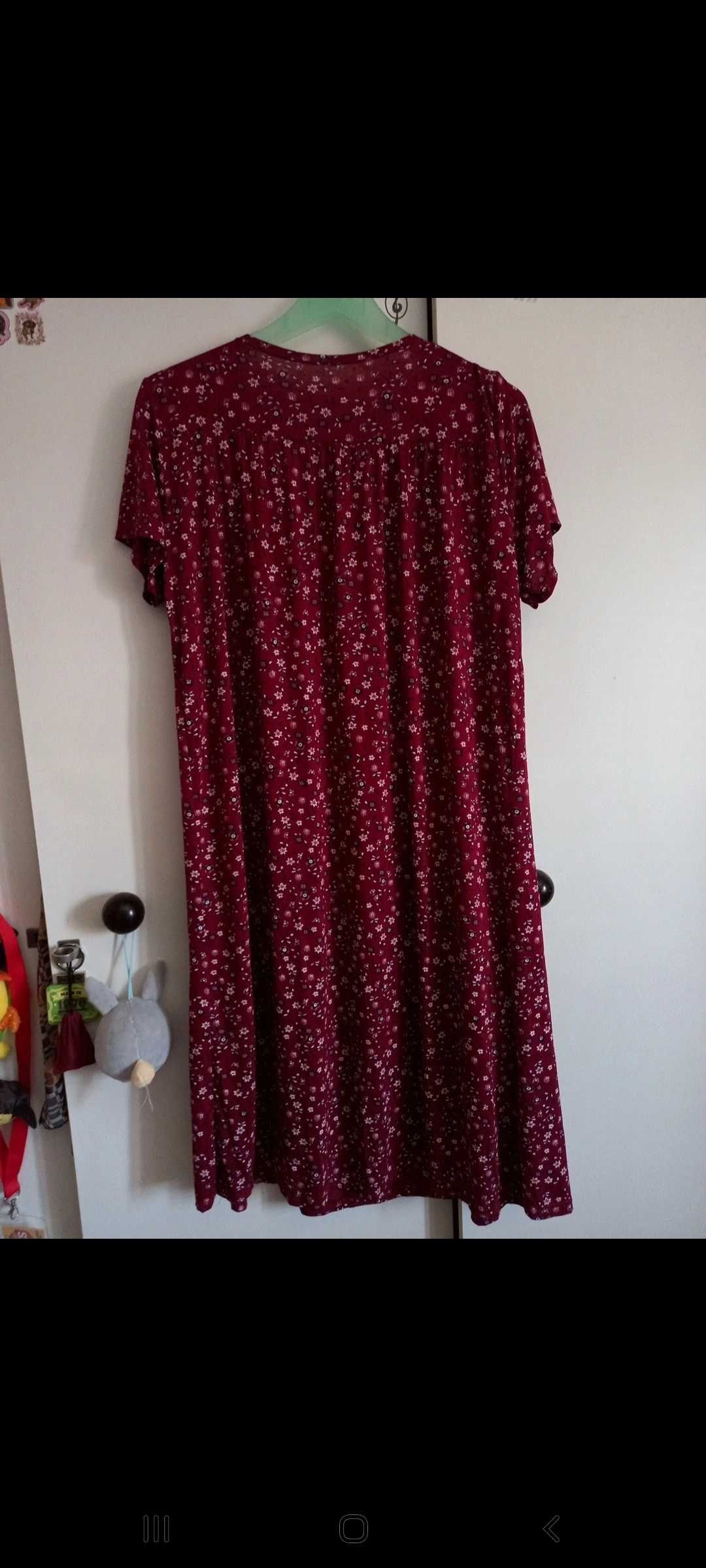 Vestido solto de flores, sob fundo bordeaux - TU - Italy