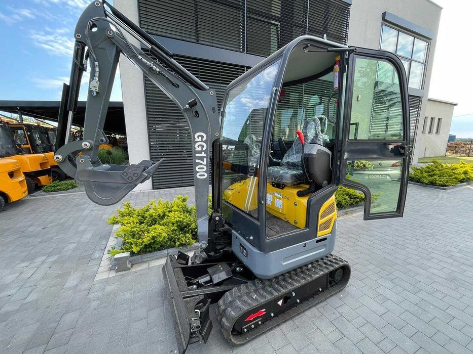 Minikoparka ruchome ramie, rozsuwane gąsienice, kabina GG1700C
