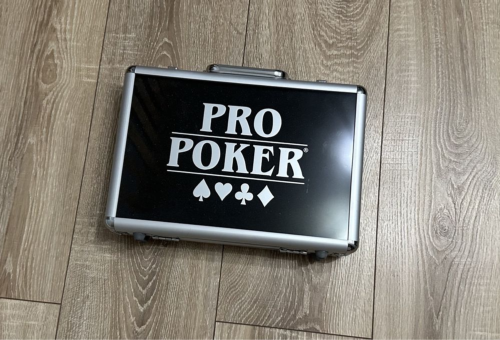 Новий покерний набор