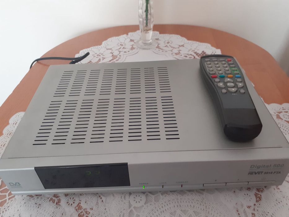 Tuner satelitarny Hevet