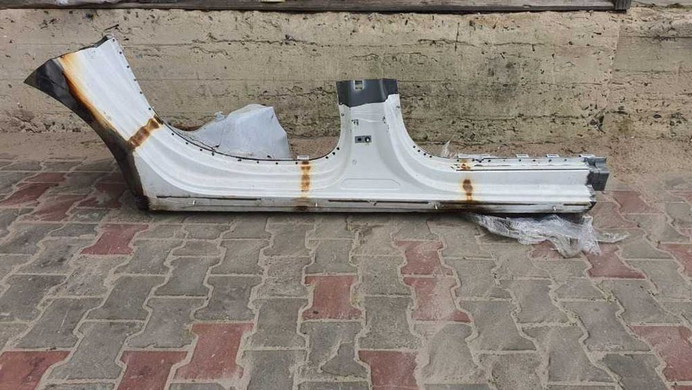 Audi A4 b9 Порог правый седан четверть разборка крыло