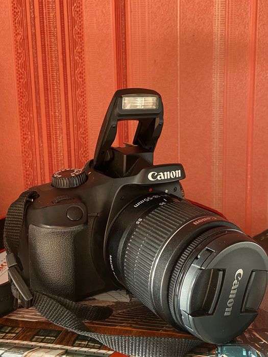 Фотоапарат Canon 4000D + об’єктив 18–55mm + карта пам’яті 8,16ГБ