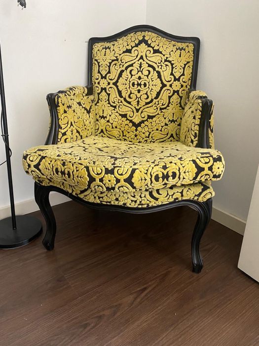 Cadeira Berger com repousa pes e almofadas