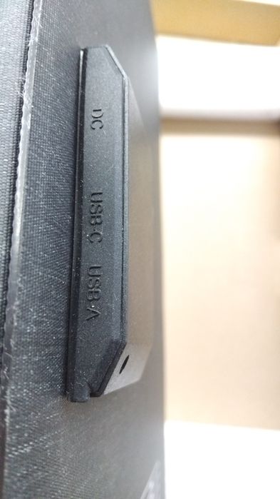 Портативна сонячна панель Ecosonique потужністю 60 Вт