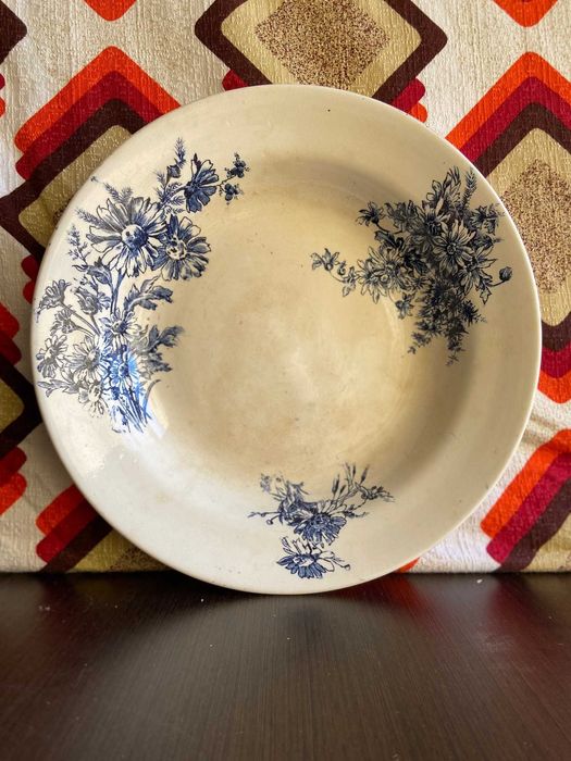 Pratos em porcelana - vários