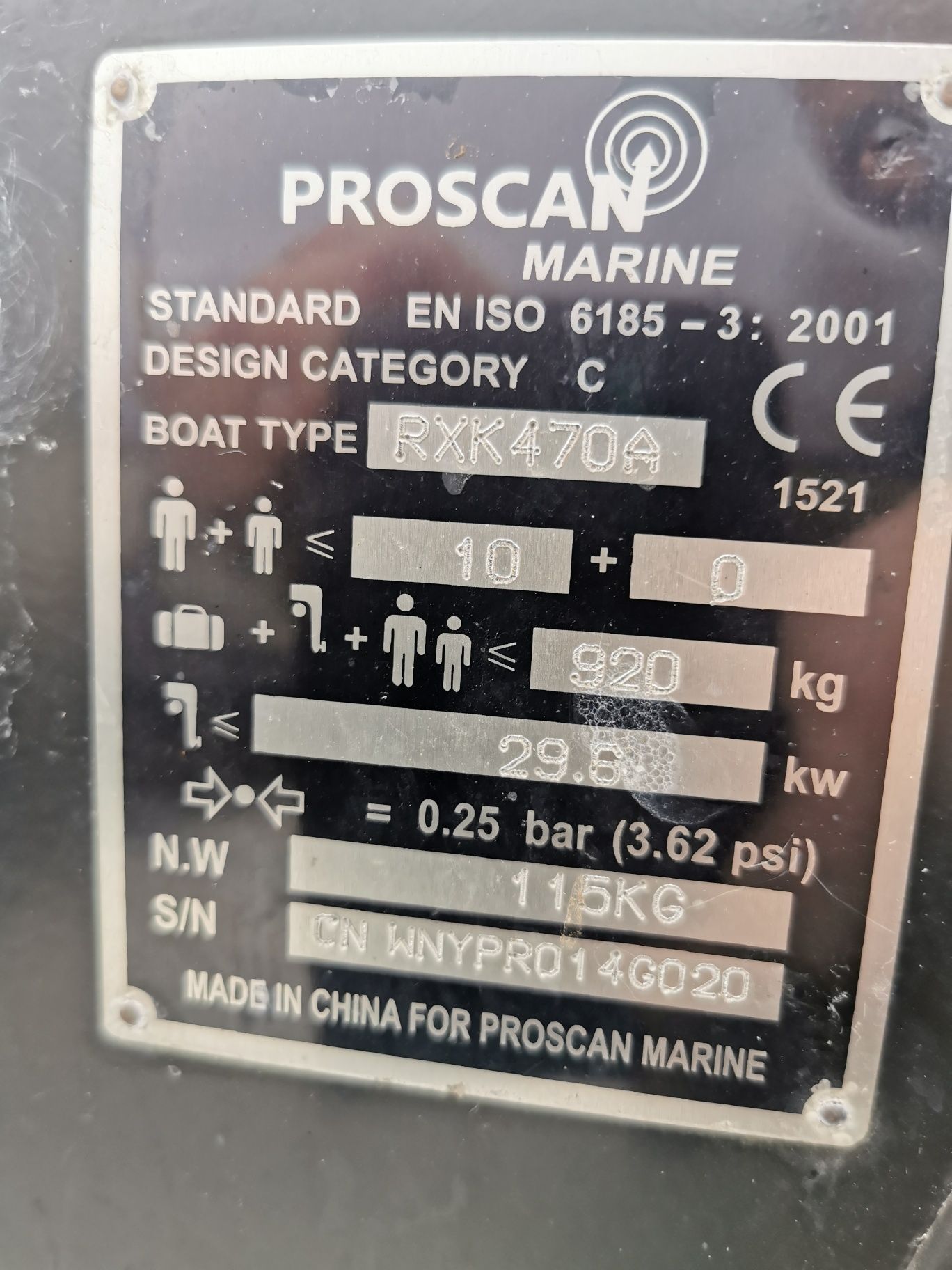 Ponton proscan marine kraken 470