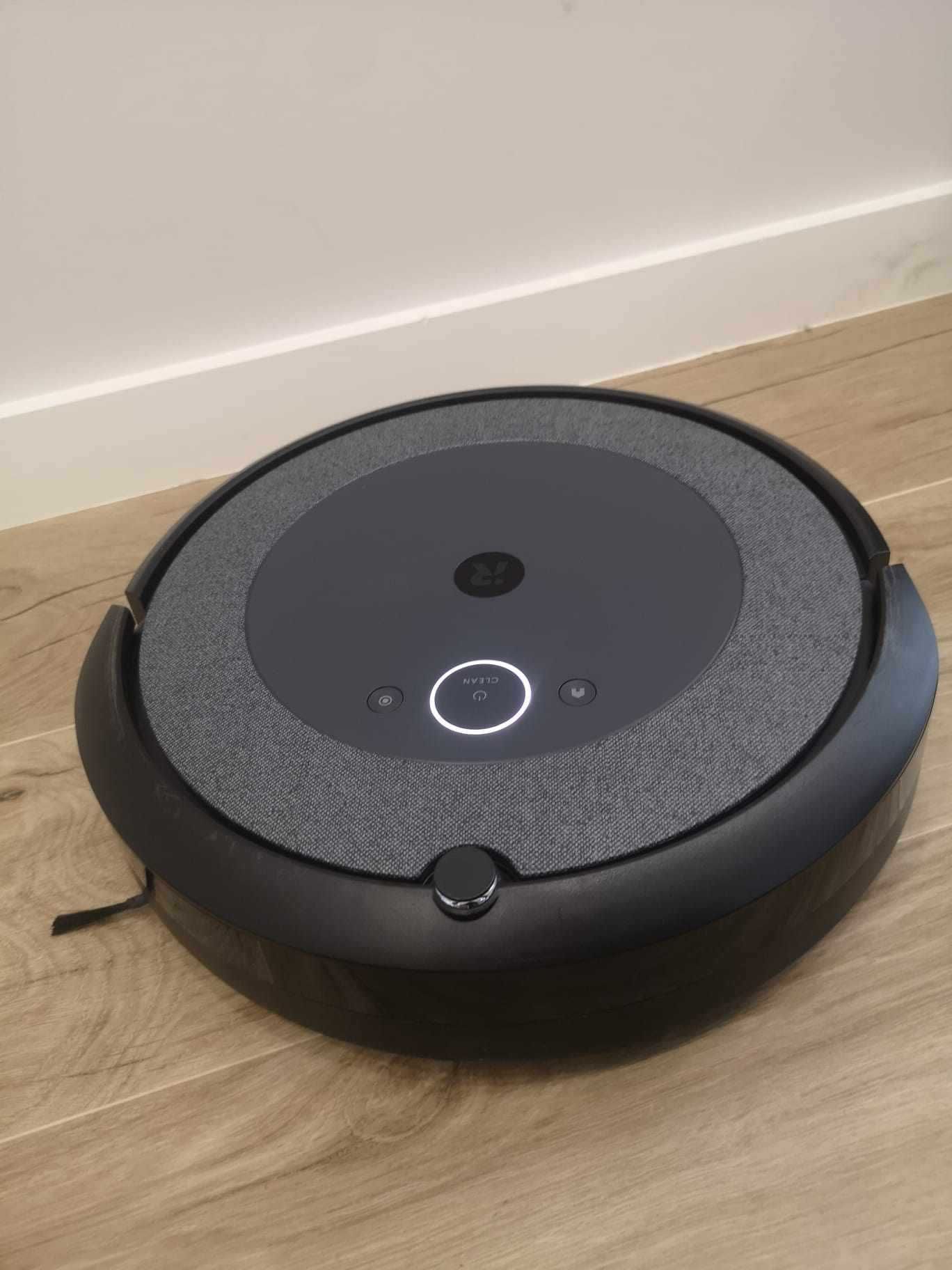 Aspirador Roomba com torre modelo Robot série i4