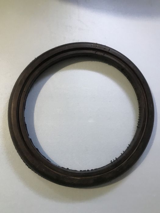 Шина прикочуючого колеса Джон Дір A22325