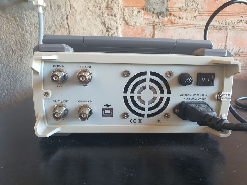 Gerador de funções 2 canais UNI-T