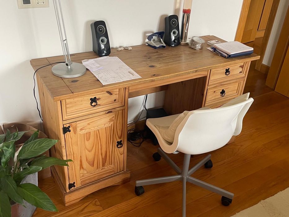 Secretaria e cadeira