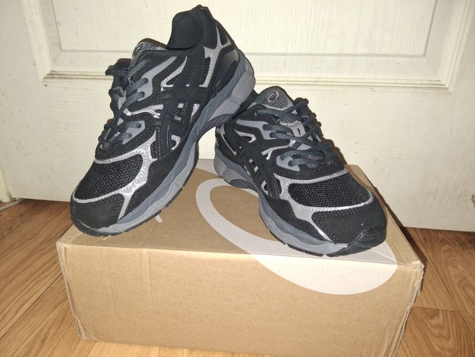 Нові чоловічі кросівки asics