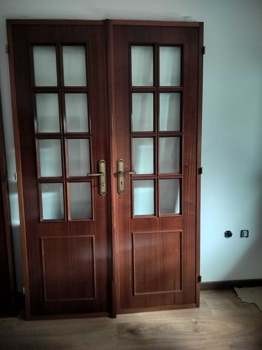 Porta em mogno de 2 folhas