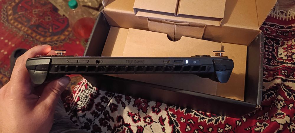 Ігрова приставка портативна MSI Claw A1M-3 1Tb