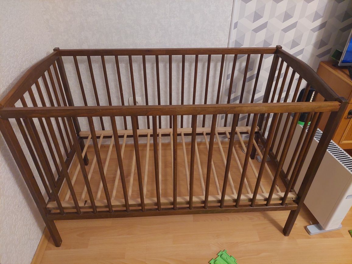 Дитяча кроватка дерев'яна