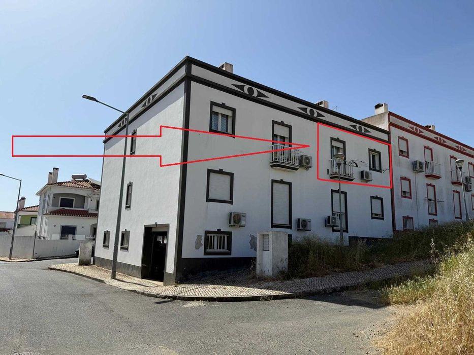 Apartamento T2 em Almodôvar, com varandas e garagem