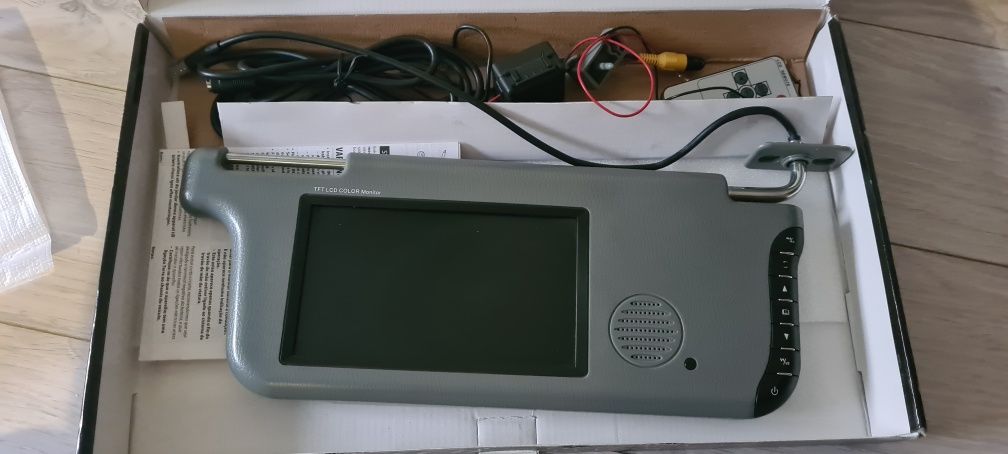 Radio samochodowe JVC i monitor LCD