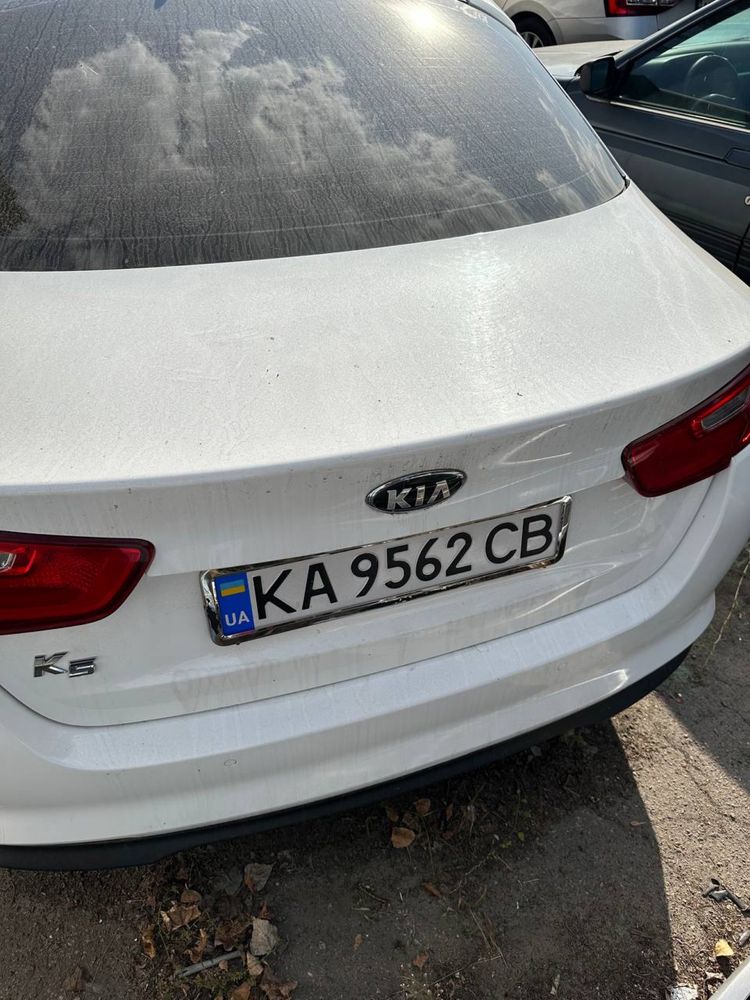 Продам после дтп kia k5 2.0 lpi не такси родной пробег