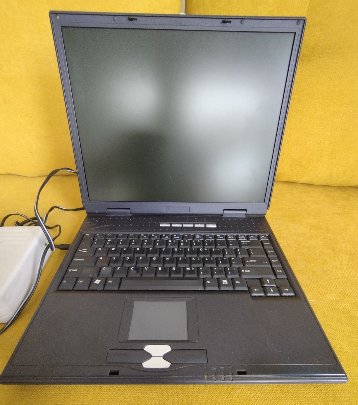 Laptop Asus L3008 CE