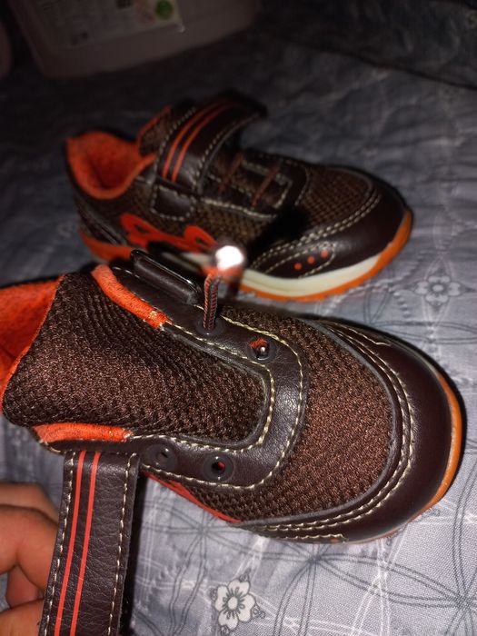 Кросівки дитячі, розмір 22