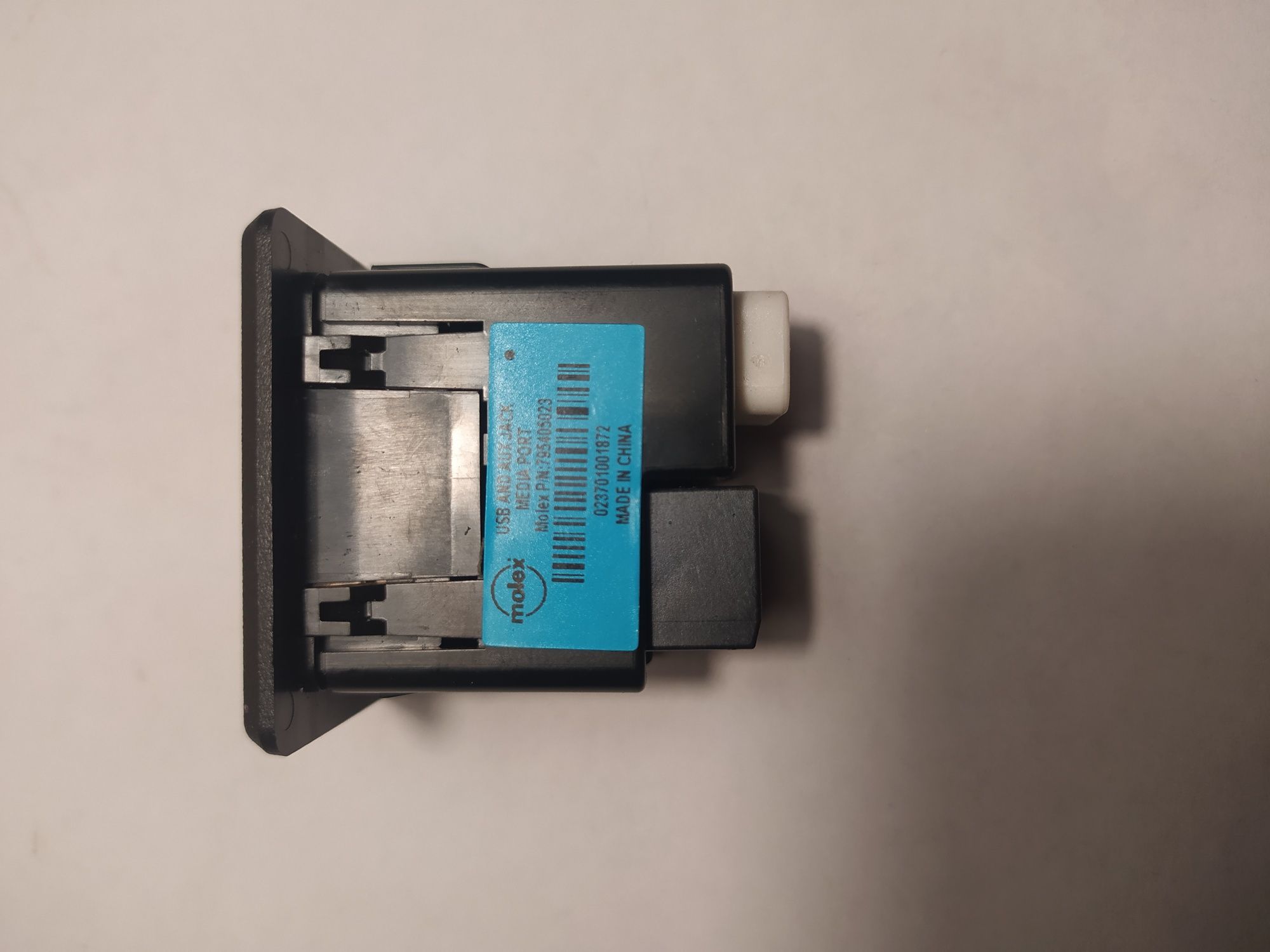 USB,AUX медиа порт Nissan (795405023)