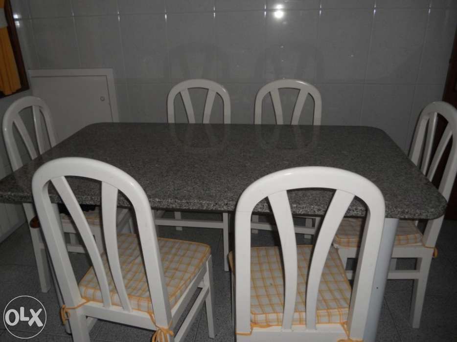 Conjunto de Mesa em Granito com 6 cadeiras