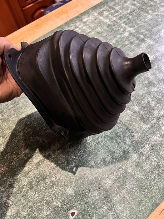 Пильник на рульову тягу на Audi А6 С4