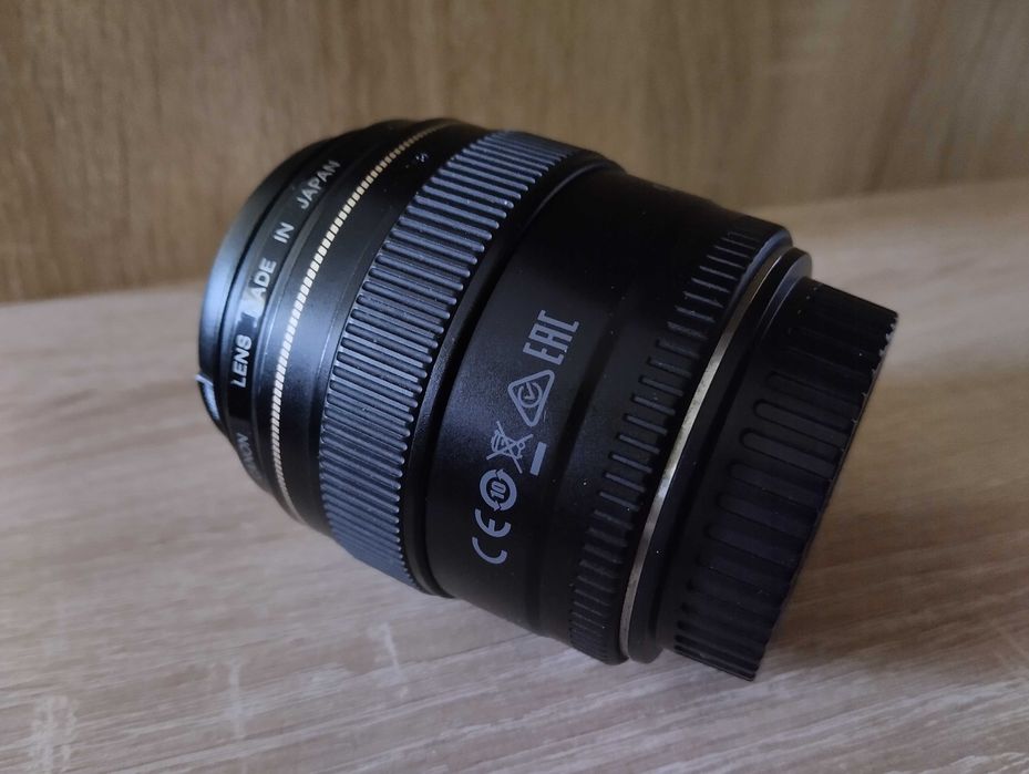 Canon EF 85mm f/1.8 USM