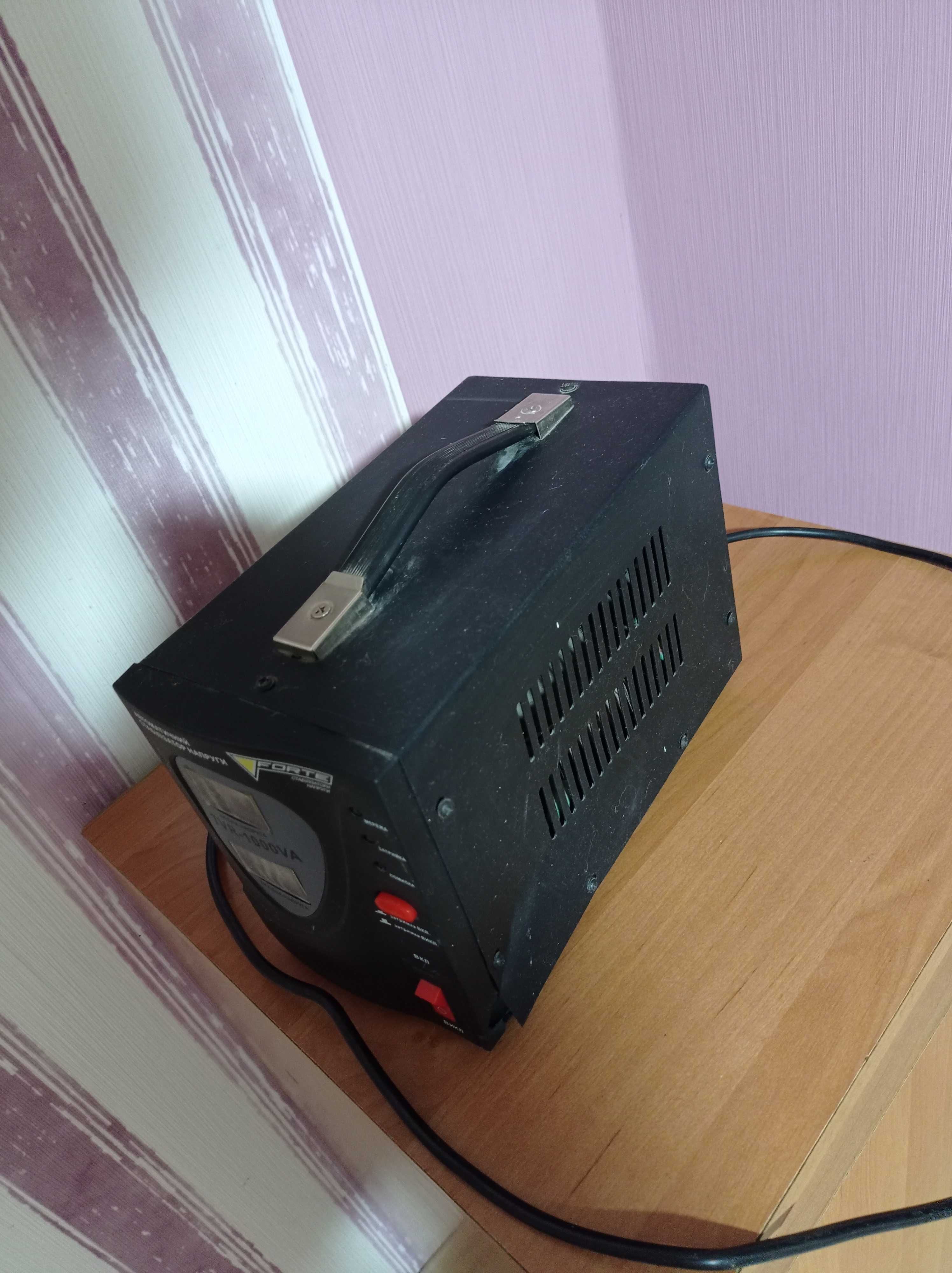 Стабілізатор напруги FORTE TVR-1000VA.Стабилизатор напряжения.