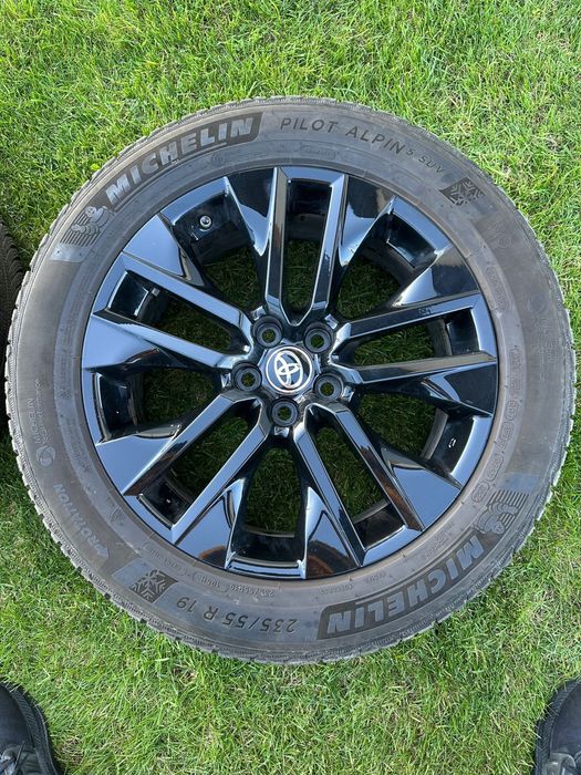 Felgi TOYOTA R19 z oponami zimowymi