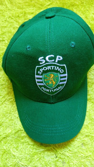 Camisola Sporting e chapéu Sporting