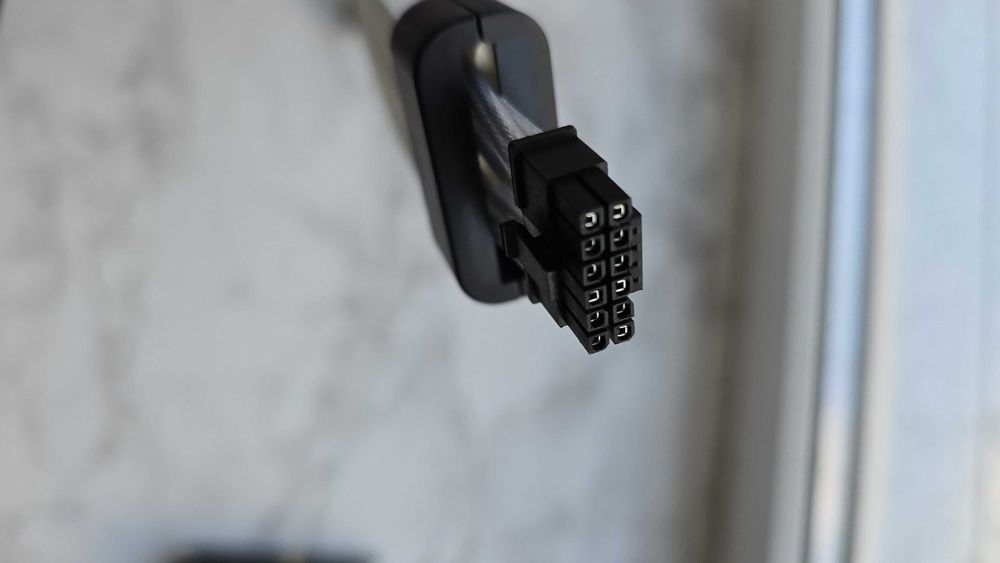Новий кабель живлення з ARGB для RTX 4000 серії  12+4 pin to 8+8 pin