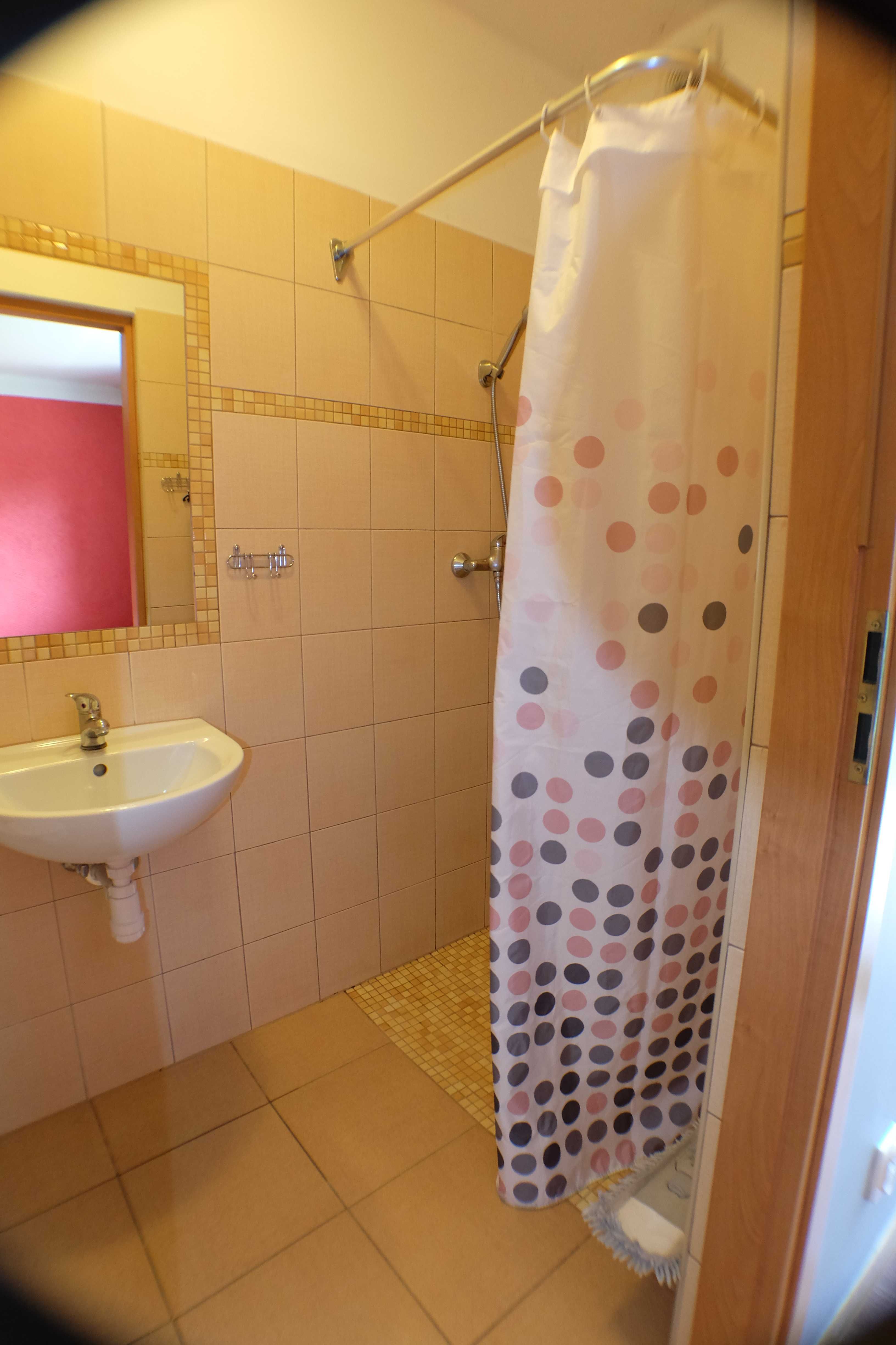 Pokoje z łazienkami. Skorochów, nad jeziorem Nyskim. Dla pracowników.