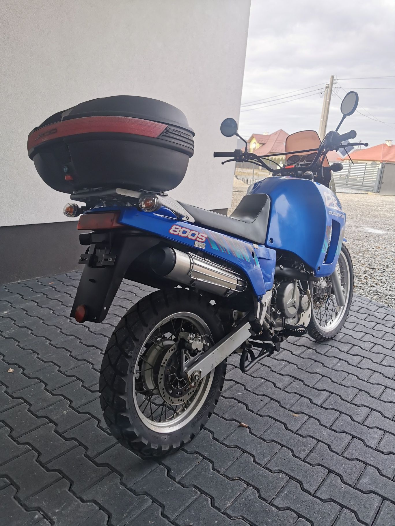 Suzuki DR 800S Raty, Transport